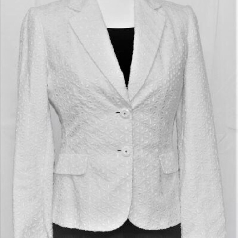 TAHARI WHITE BLAZER